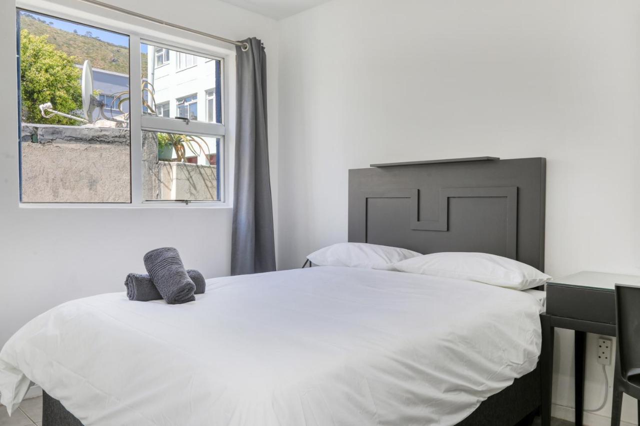 Inn & Out Express Sea Point Kaapstad Buitenkant foto